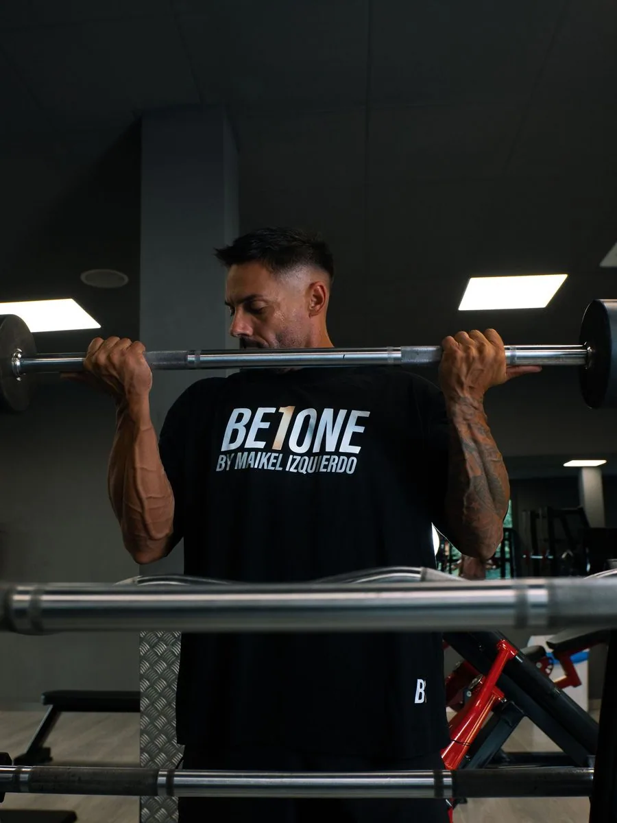 Maikel Izquierdo entrenando con barra
